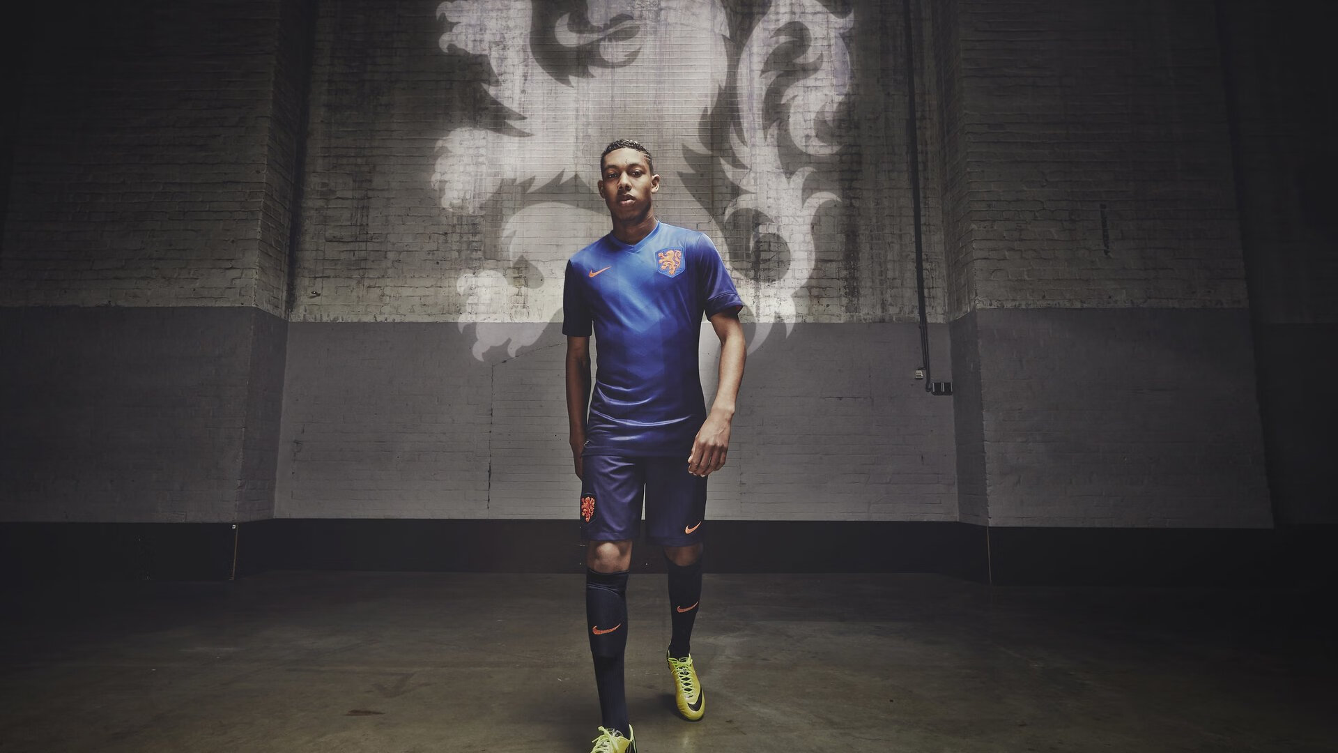 南海岸烈焰险破布鲁克林铁网，阿联里程碑之夜刻下东方印记